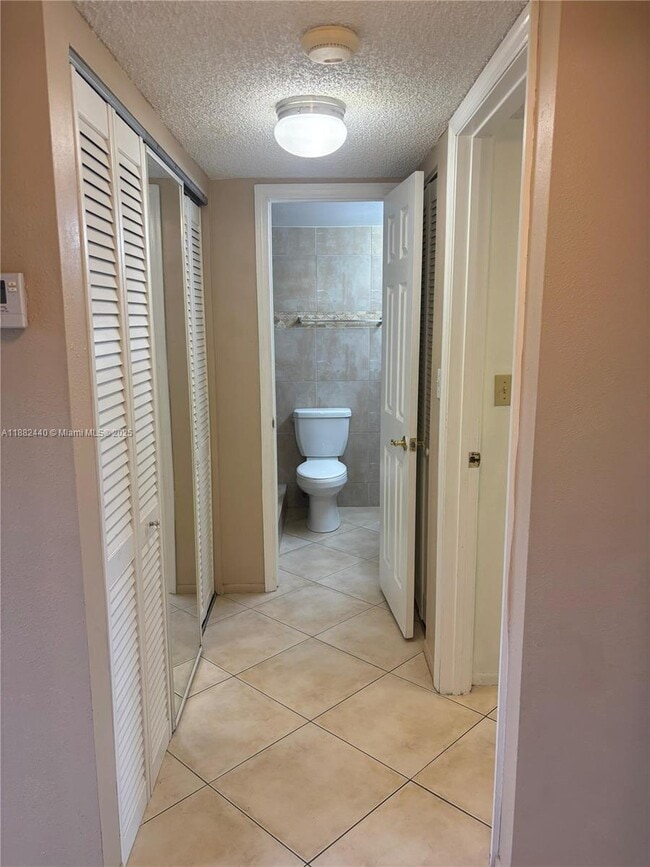 Building Photo - 3000 Sunrise Lakes Dr W