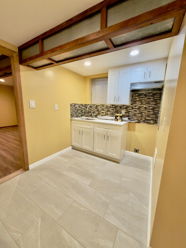 Building Photo - 24-16-16 83rd St