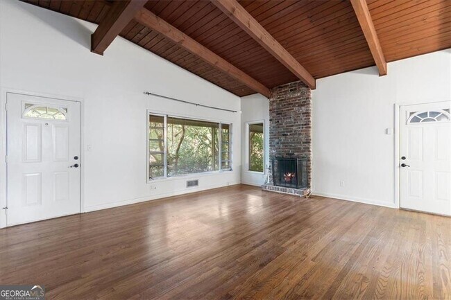 Building Photo - 2627 Woodacres Rd NE