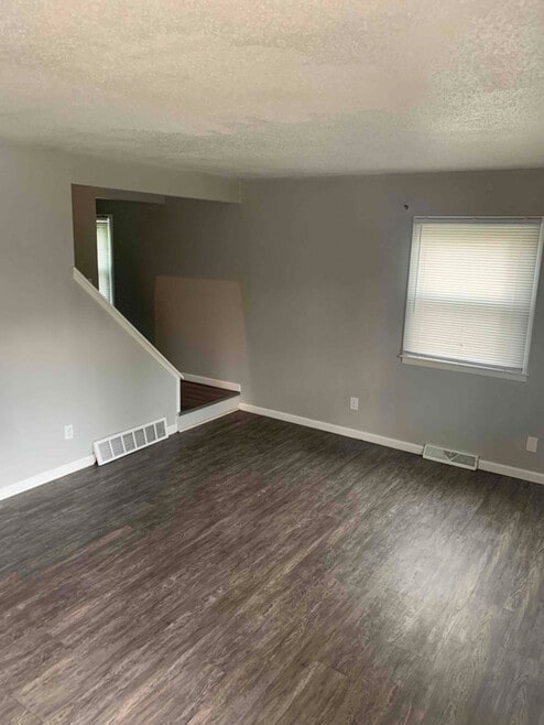 Building Photo - 2722 Magnolia Dr