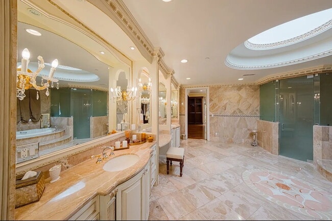 Building Photo - NO MIN CREDIT SCORE REQUIRED, BK OKAY, PAST EVICTION OKAY!, BACKGROUND FRIENDLY. Apply at "The Re...