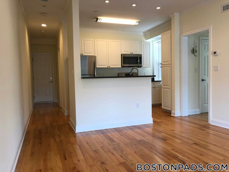 Building Photo - 3 Chauncy St