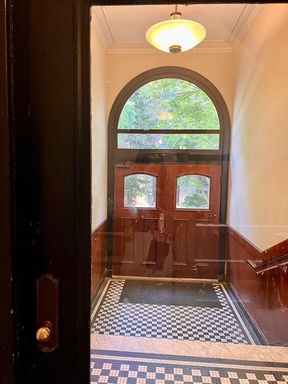 Building Photo - 313 Tappan St