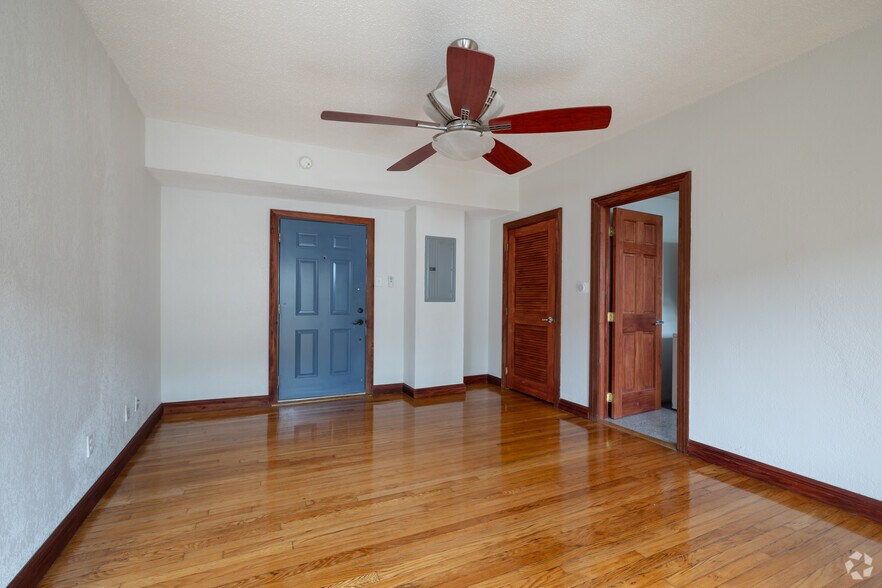 Primary Photo - Gallery Central West End