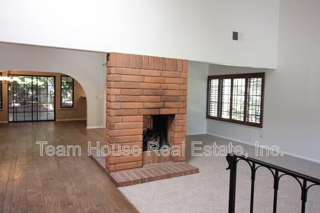 Building Photo - 25433 Plaza Escovar