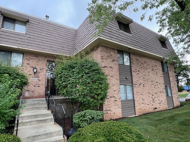 Primary Photo - 1895 Tall Oaks Dr