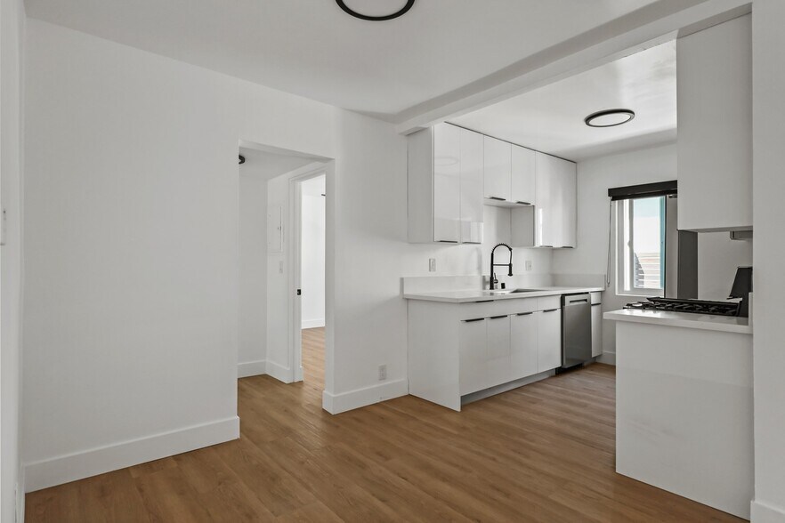 Building Photo - 2034 S Garth Ave