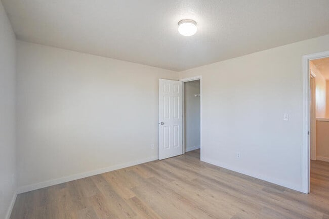 Building Photo - 5201 NE 128th Ave