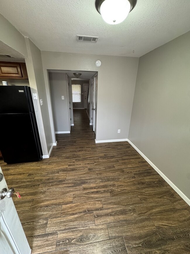 Building Photo - 1322 Harless Ave
