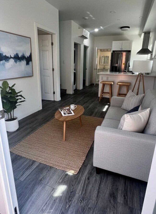 Building Photo - 931 W 23rd St