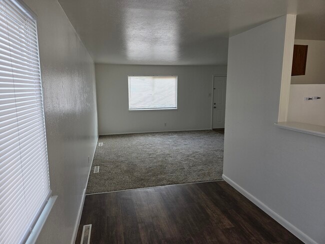 Building Photo - 3001 Azalea St