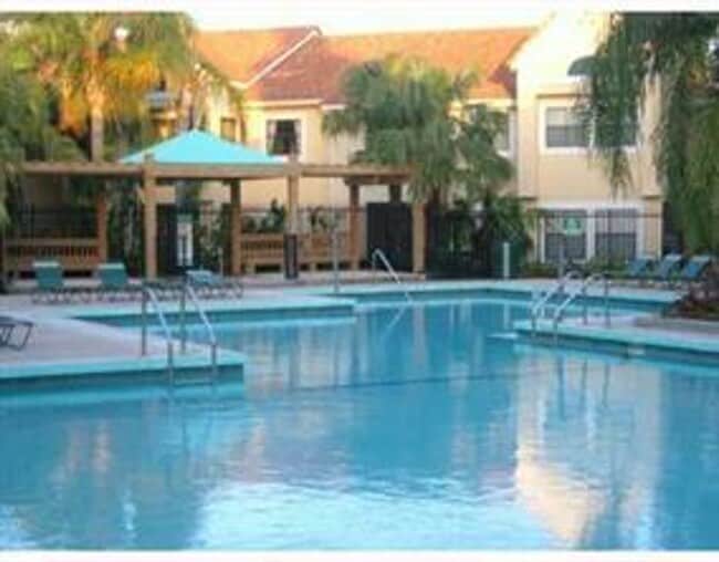 Building Photo - Bright & Well-Located 1BR/1BA Condo – Kendall Area