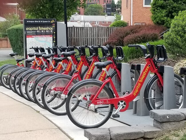 Building Photo - 1215 N Quinn St