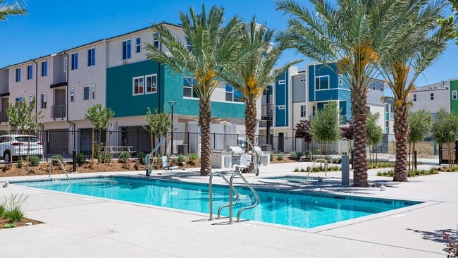 Building Photo - Contemporary Living in the Heart of Millenia