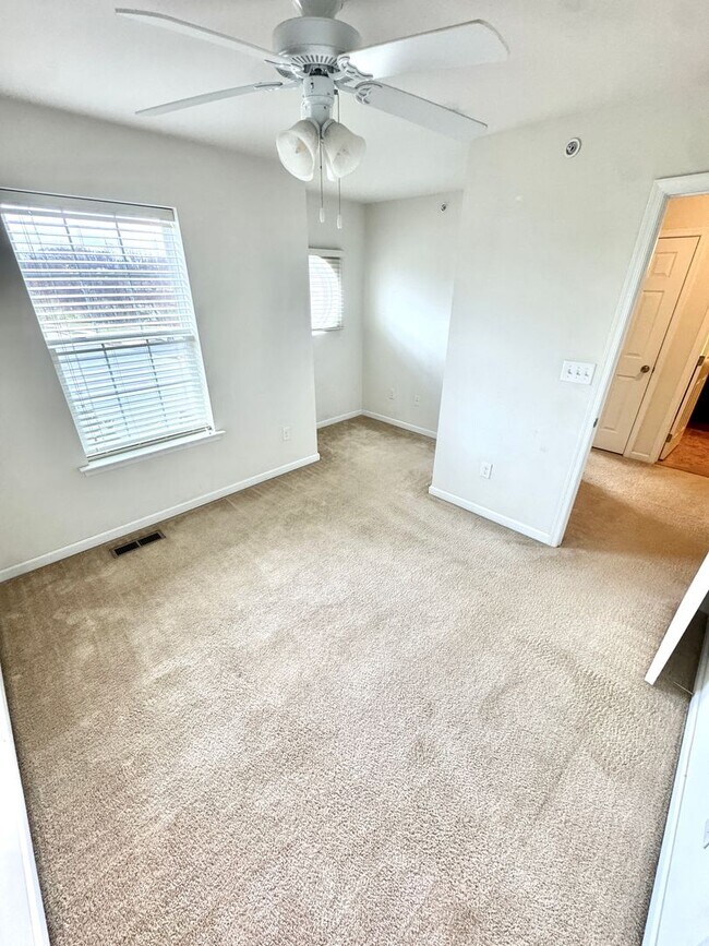 Building Photo - PARKLAND SCHOOLS! THREE BEDROOM TOWNHOME