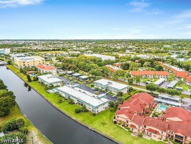 Building Photo - 600 Valley Stream Dr