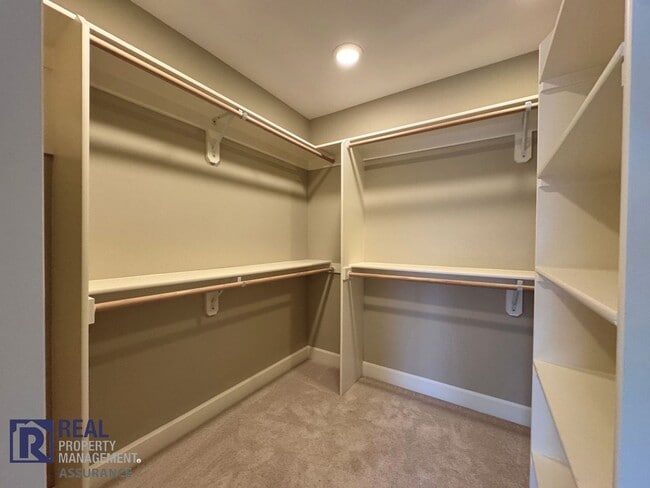 Building Photo - 650 NW Willow Glen Pl