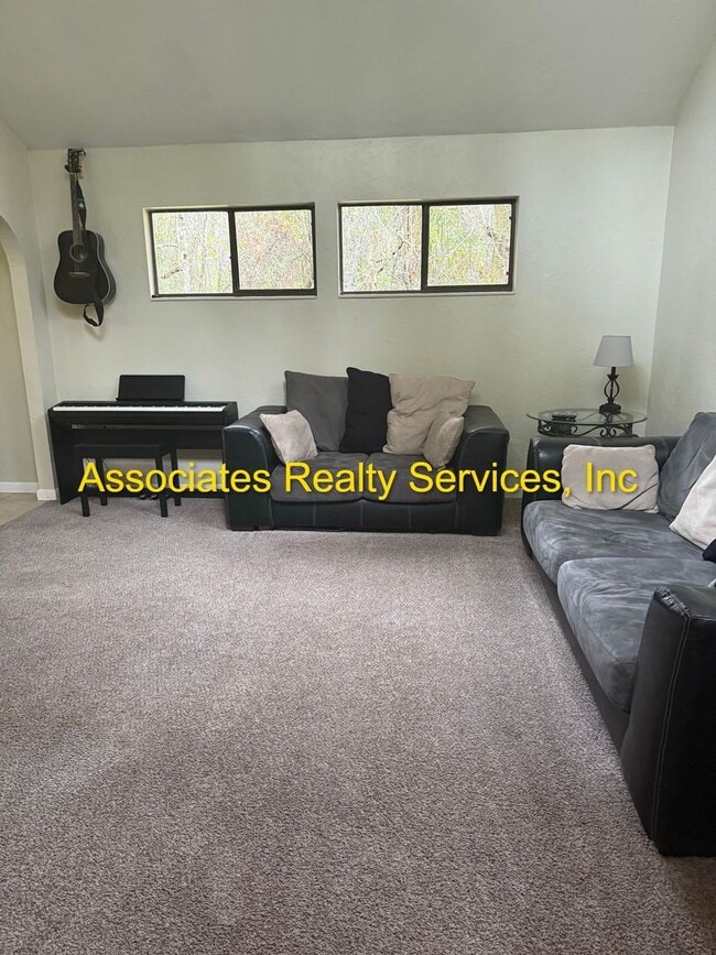 Building Photo - Country Living w/ Lots of Light!!!- Must See