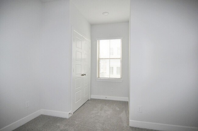 Building Photo - Trinity Grove ~ Skyline Views! $2,899 for ...