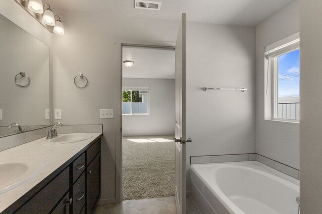 Building Photo - Stunning 3 Bed, 2 Bath Rancher in Spokane Valley!