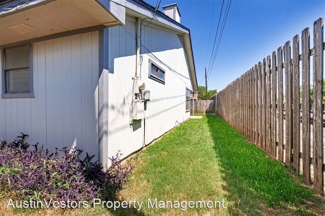 Building Photo - 1108 Peach Tree Cove