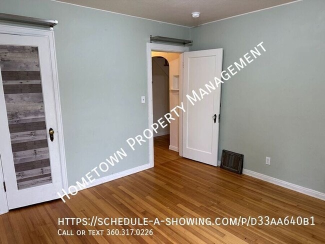 Building Photo - 912 Carlyon Ave SE