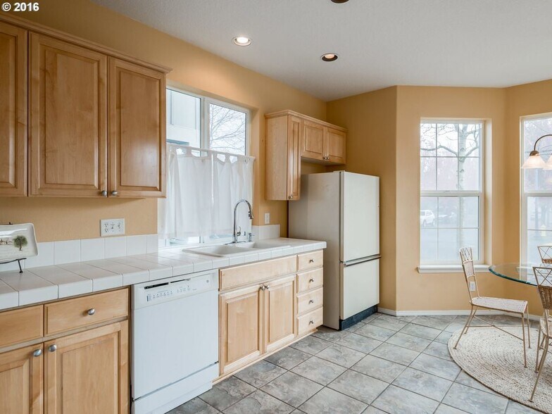 Kitchen - 6241 SW 205th Avenue