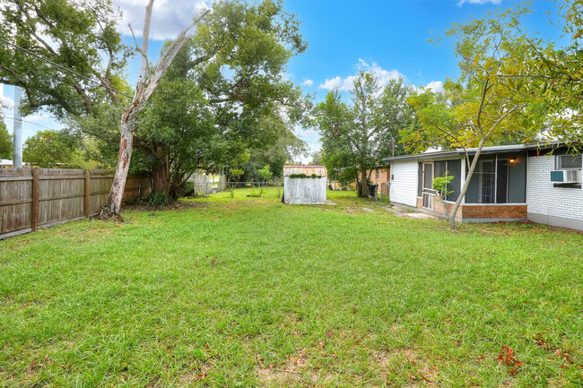 Building Photo - 3006 Pinedale Ave