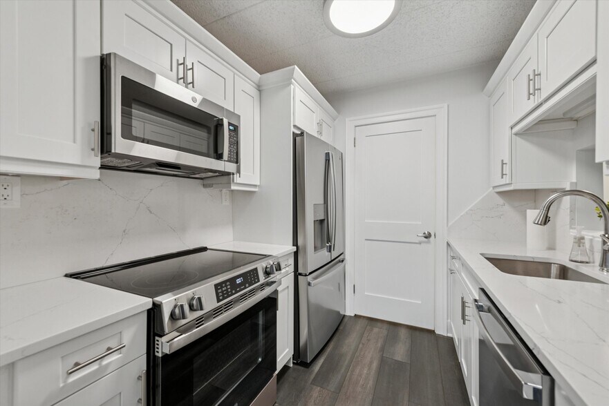 Primary Photo - 40 Le Forge Ct