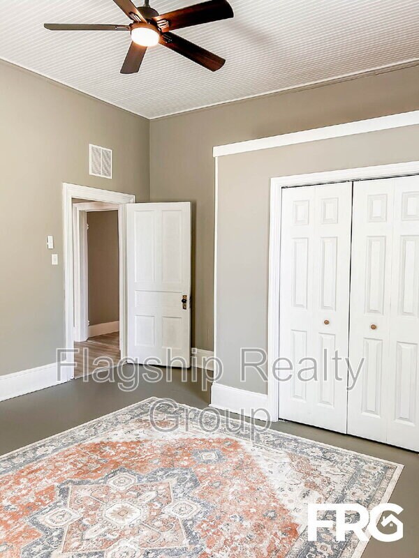 Building Photo - 304 N Caswell St