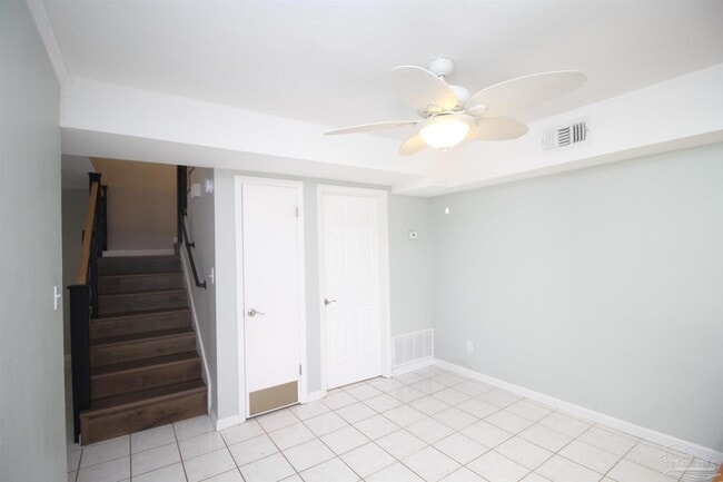 Building Photo - 6103 E Shore Dr