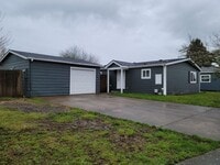 Building Photo - 930 NW Donahoo St