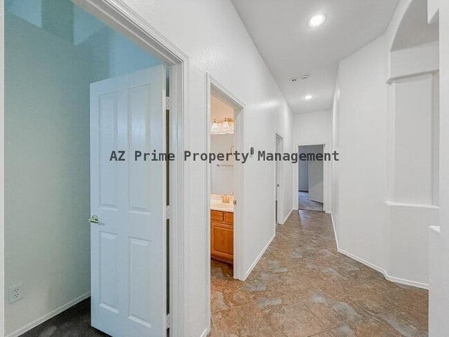 Building Photo - 890 N Bullmoose Dr