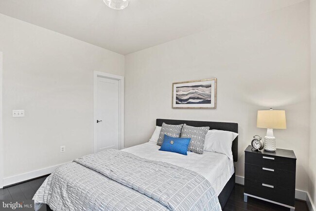 Building Photo - 44742 Tiverton Sq