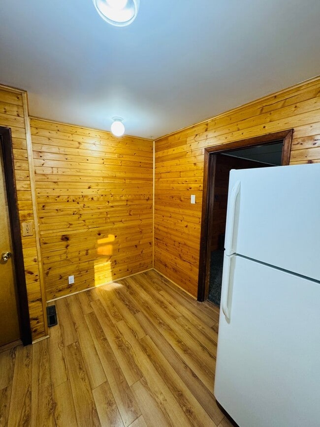 Building Photo - Cozy home 2 Bed 1 Bath