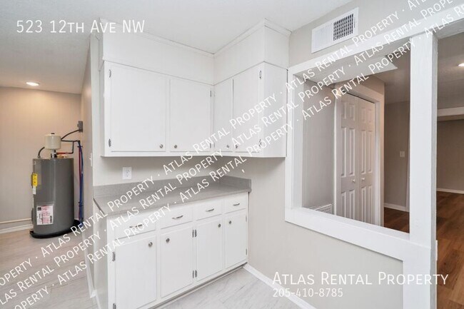 Building Photo - 523 12th Ave NW