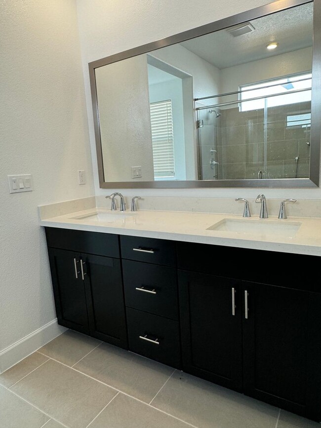 Building Photo - Avail 6/1. Solar home in 55+ gated communi...