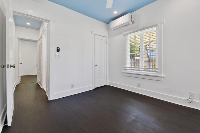 Building Photo - 208 S K St