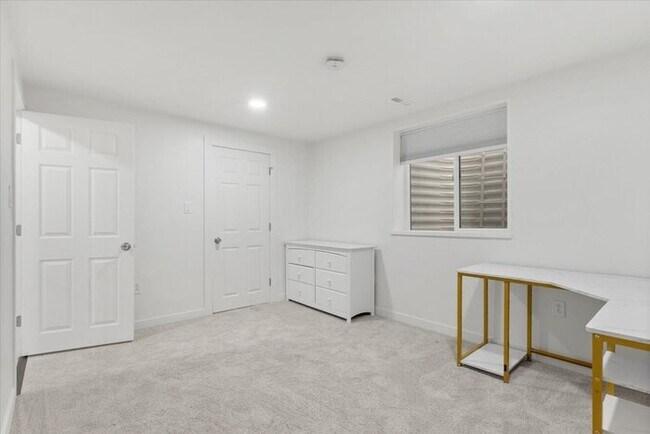 Building Photo - Charming 3 beds 2 baths in Centennial! Own...