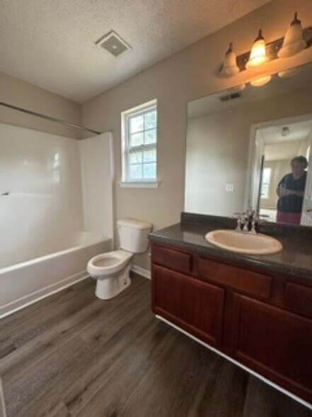 Master Bedroom Bathroom - 500 Jaclyn Cir
