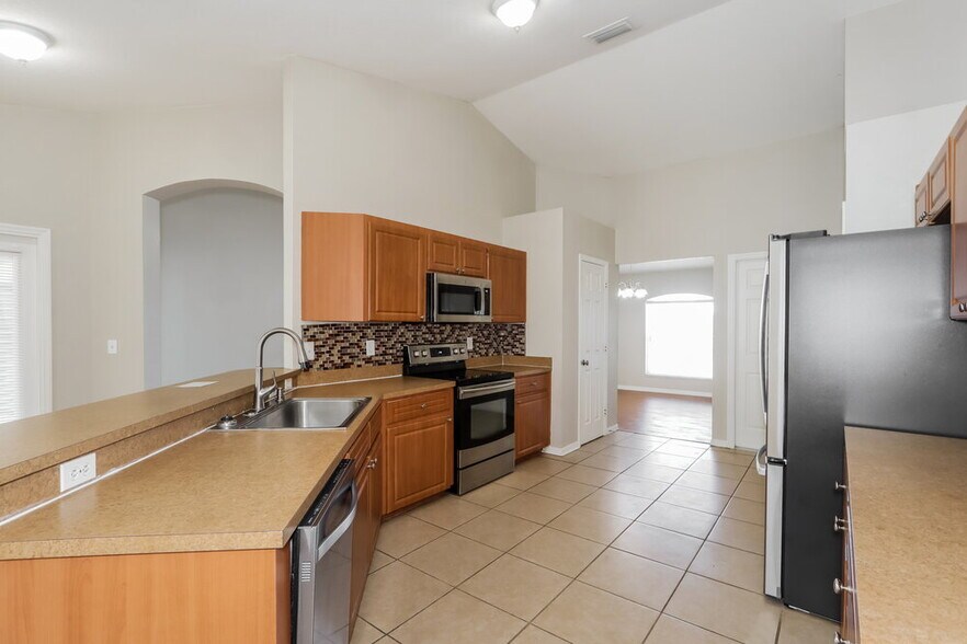 Building Photo - 8834 Pebblebrooke Dr