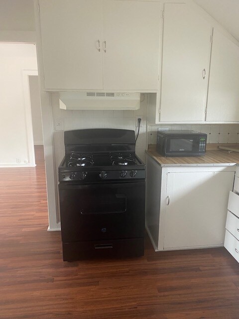 Building Photo - 1108 S Garey Ave