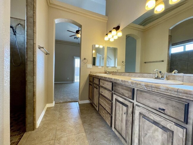 Building Photo - BHCRENT.COM Golf Course Living - Gated Com...