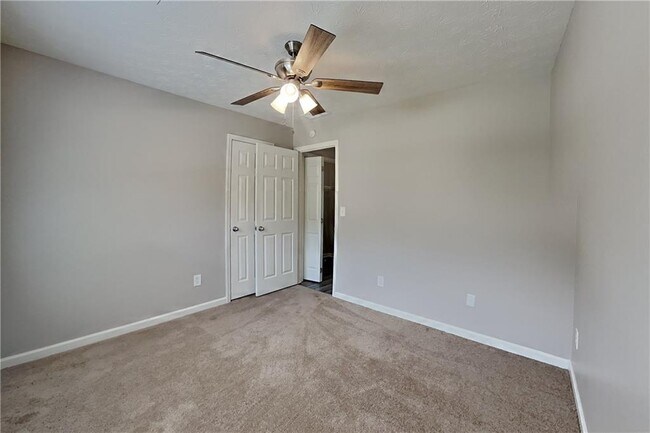 Building Photo - 2048 Glen Hope Trace