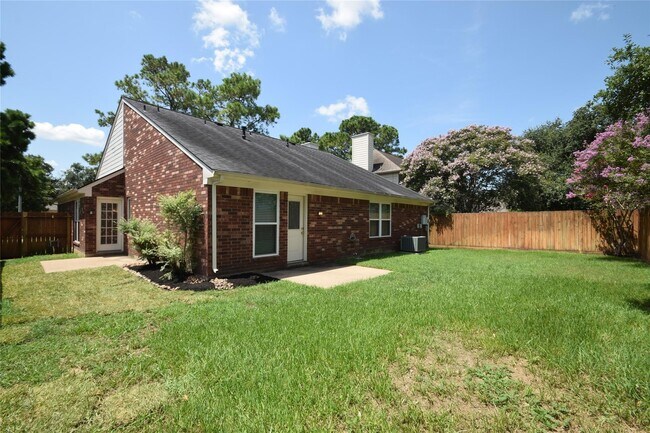 Building Photo - 18010 Golden Ridge Dr
