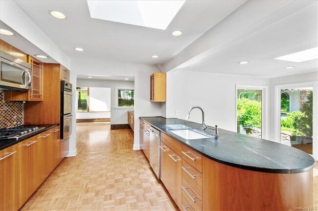 Building Photo - 112 Old Mountain Rd