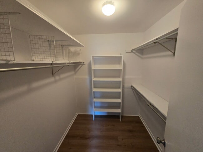 Building Photo - 1739 River Front Dr