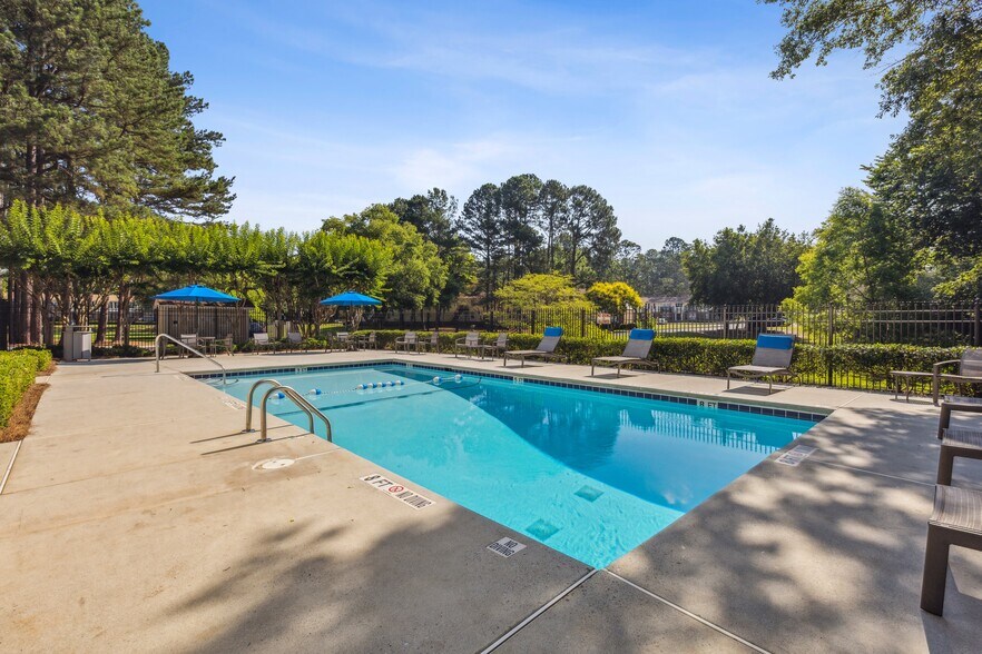 Building Photo - Emerald Pointe