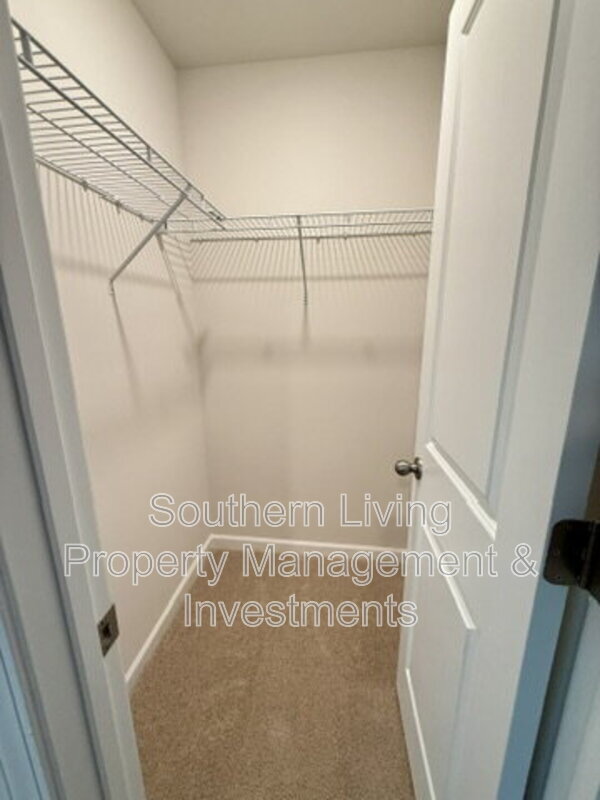 Building Photo - 1413 Secrest Cmns Dr