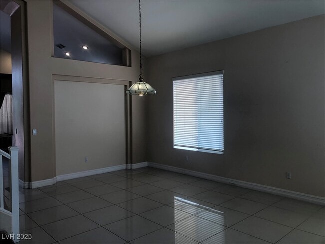 Building Photo - 340 Tayman Park Ave